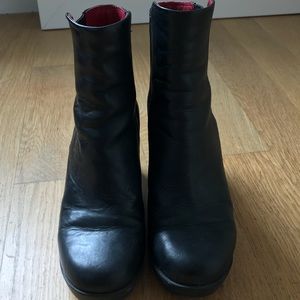 Camper - Black Boots